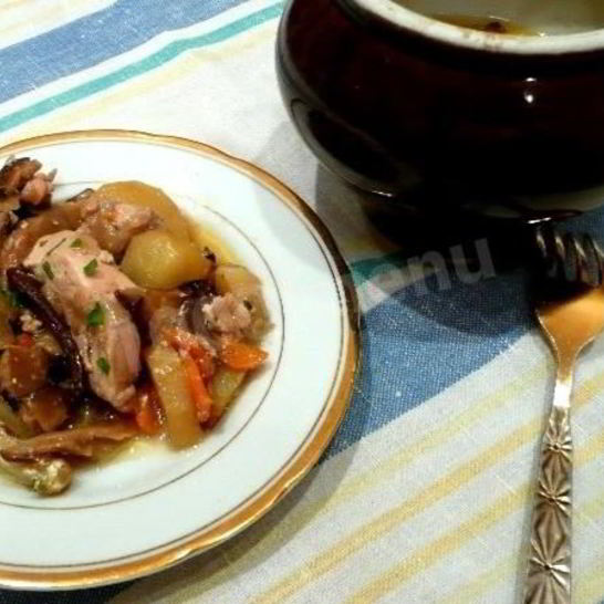 Рецепт жаркого с грибами и картошкой в горшочках