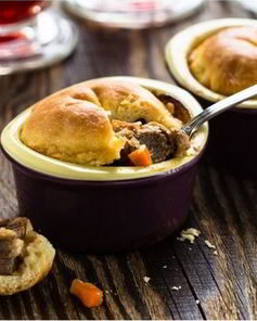 Жаркое с мясом и грибами в горшочках