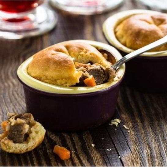 Рецепт жаркого с мясом и грибами в горшочках