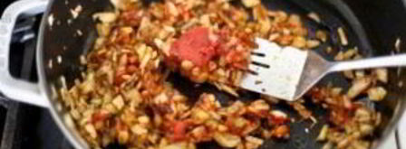 жаркое с рыбой и морепродуктами в томатном соусе. Шаг 3