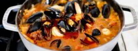 жаркое с рыбой и морепродуктами в томатном соусе. Шаг 4