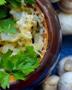 Жаркое с шампиньонами в горшочке