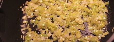 куриные зразы с грибами и гречкой и овощное соте на гарнир. Шаг 4