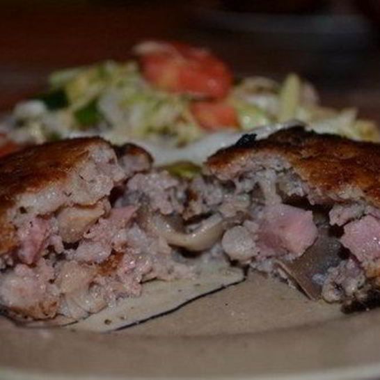 Рецепт мясных зраз с начинкой из ветчины и грибов
