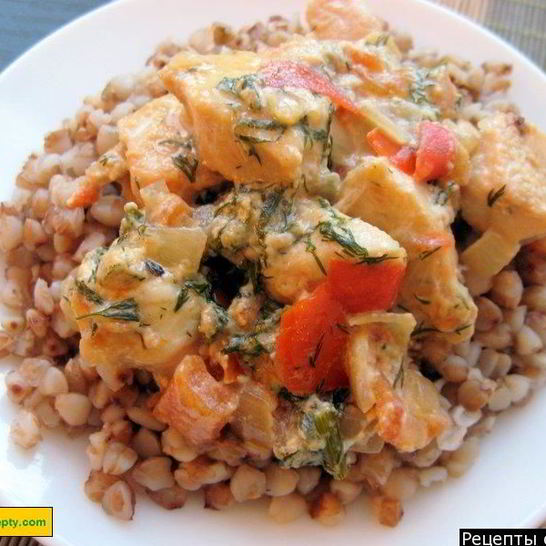 Рецепт гречки с курицей и помидорами