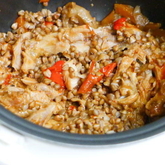 Рецепт гречки с курицей в мультиварке в томате