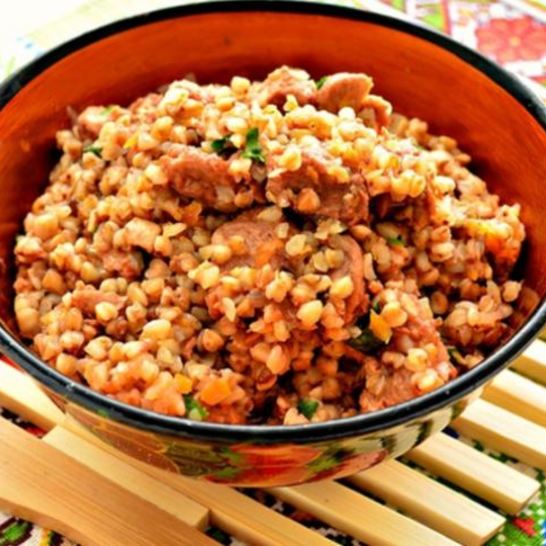 Рецепт гречневой каши с тушенкой на сковороде