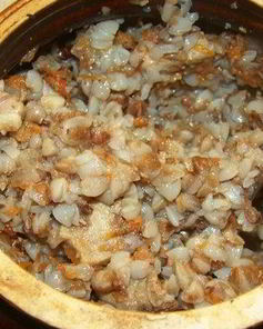 Гречневая каша со свининой в горшочке