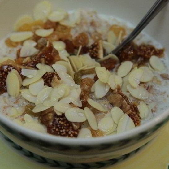 Рецепт каши с отрубями, миндалем и сухофруктами