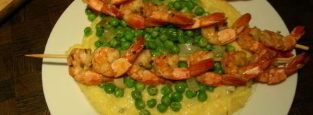 нежная полента с хрустящим горошком и запеченными креветками. Шаг 7