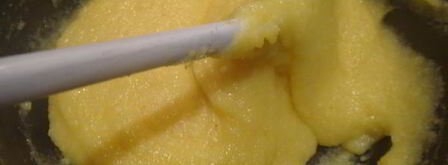 пикантная полента с копченными колбасками. Шаг 3