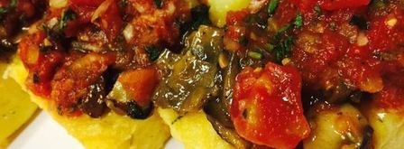 полента под соусом из грибов и томатов. Шаг 15