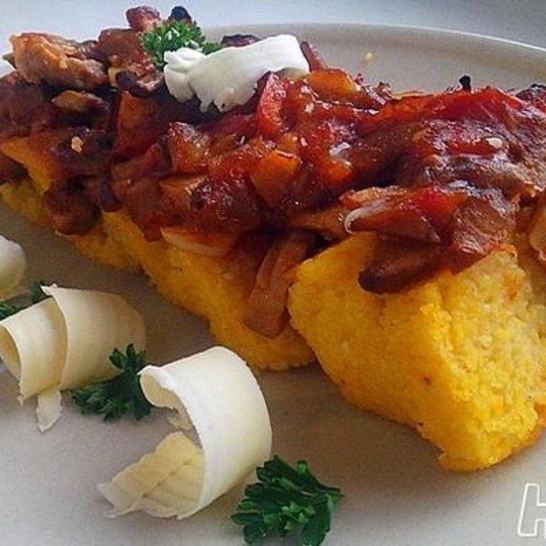 Рецепт поленты с грибным рагу и овощами