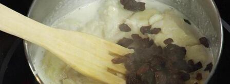 гурьевская каша с орехами, фруктами и изюмом. Шаг 7