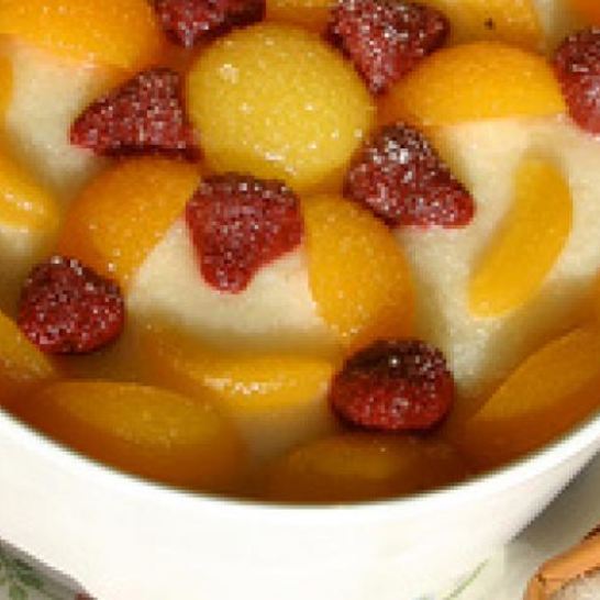 Рецепт гурьевской каши, украшенной фруктами