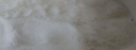 манная каша с абрикосами, шоколадом и клубничным сиропом. Шаг 5