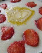 Манная каша с ягодами