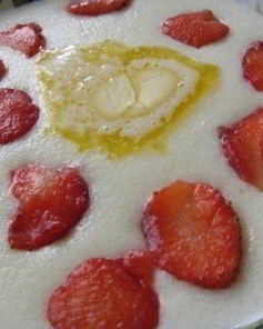 Манная каша с ягодами