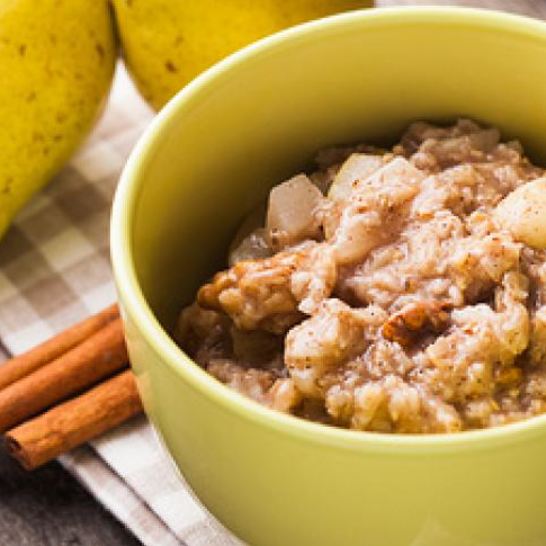 Рецепт овсяной каши с корицей и ломтиками груши
