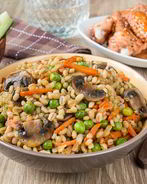 Перловка с грибами и зеленым горошком