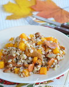 Перловка с тыквой и лисичками