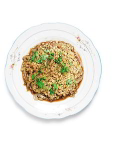 Перловка, томленая с гранатовым соусом и савойской капустой