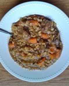 Перловка тушеная с мясом и грибами