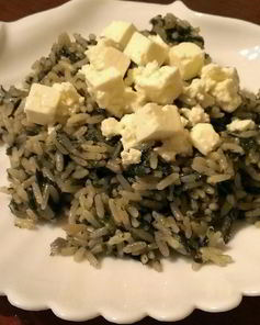 Греческая рисовая каша Spanakorizo со шпинатом и сыром фета