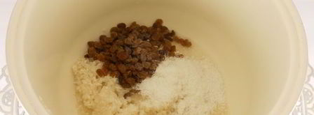 молочная рисовая каша с изюмом и кокосовой стружкой в мультиварке. Шаг 3