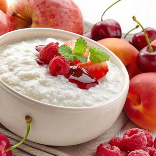 Рецепт рисовой каши с фруктами и вишневым джемом