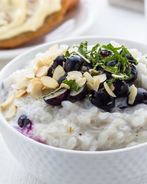 Рисовая каша с голубикой