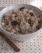 Рисовая каша с изюмом и корицей