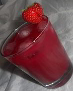 Холодный чай с лесными ягодами