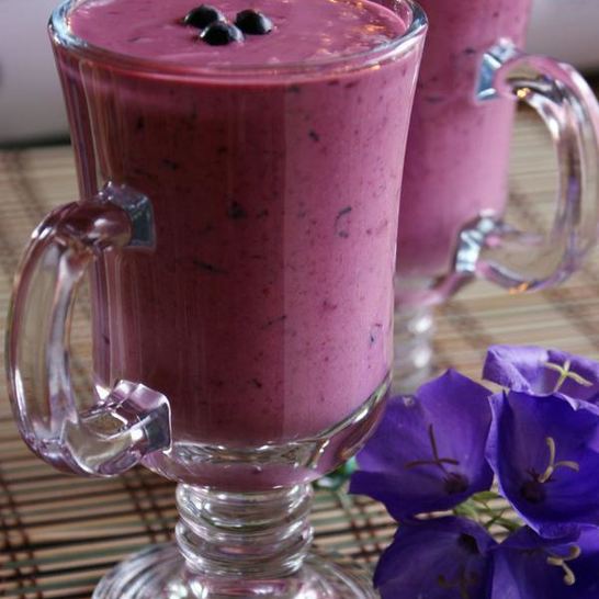 Рецепт чернично-клубничного коктейль