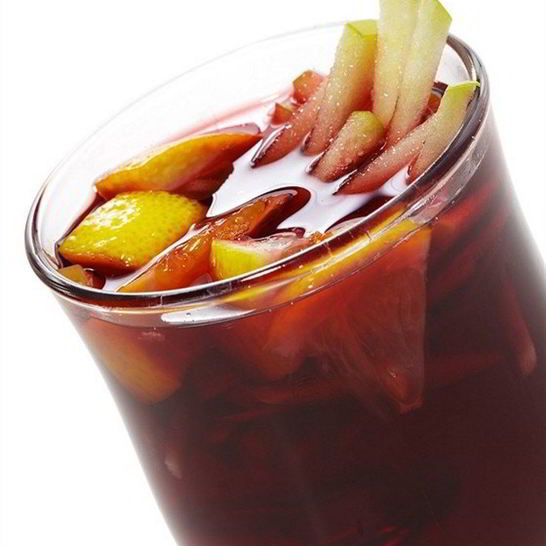 Рецепт яблочного глинтвейна с куантро, анисом, клюквой и корицей