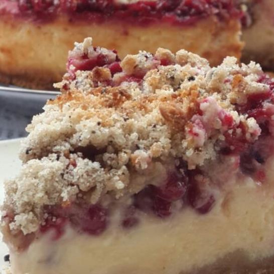 Рецепт чизкейка с брусникой и кофейным штрейзелем