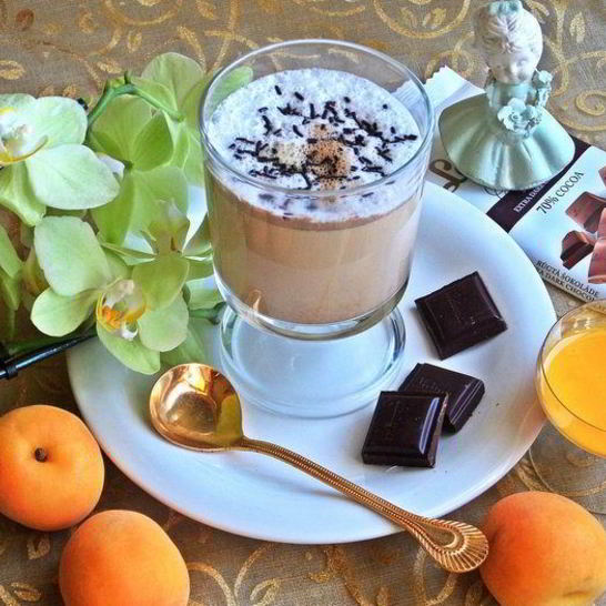 Рецепт кофе с молоком и яичным ликером