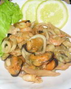 Коктейль из морепродуктов в белом вине