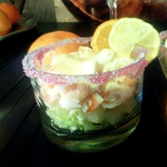 Рецепт коктейля из морепродуктов с розовым соусом