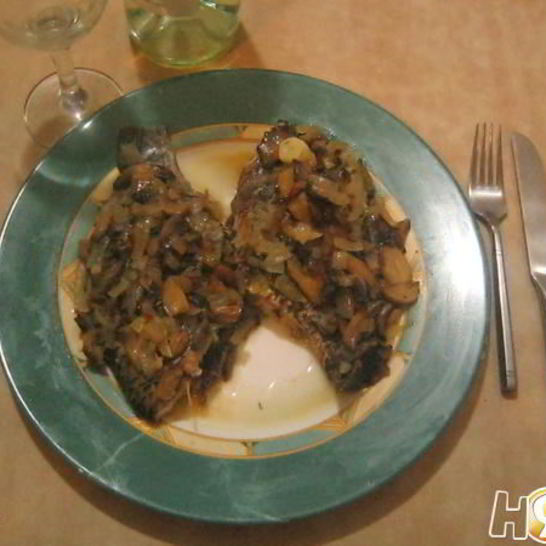 Рецепт рыбы в сливочном масле с вином и чесноком