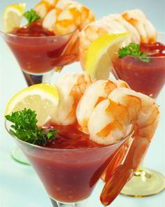 Креветочный коктейль с водкой, сельдереем, табаско и кетчупом