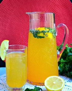 Абрикосовый лимонад с мятой