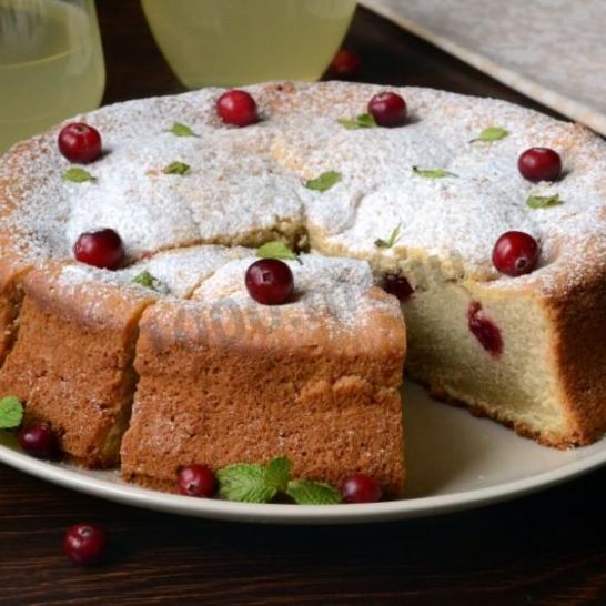 Рецепт бисквита на лимонаде в духовке с клюквой