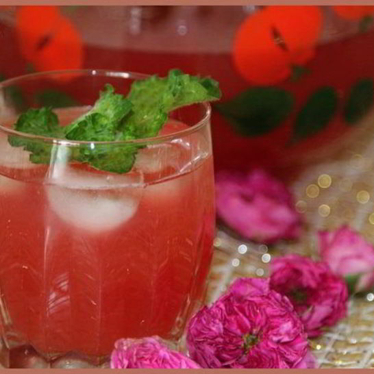 Рецепт легкого освежающего лимонада из чайной розы и мяты