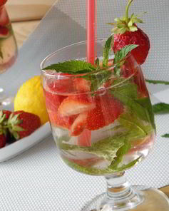 Клубничный мохито безалкогольный