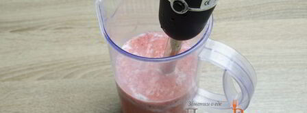 клубнично-банановый молочный коктейль. Шаг 4
