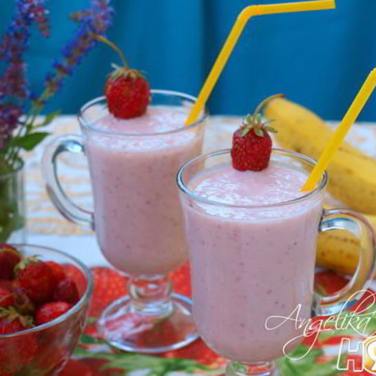 Рецепт молочного клубнично-банановый коктейль