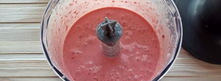 молочный коктейль с мороженым и клубникой. Шаг 8