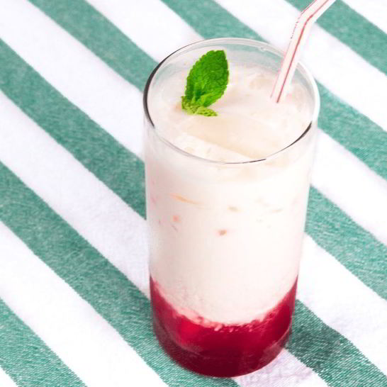 Рецепт молочного коктейля с ягодным сиропом