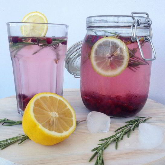 Рецепт морса с розмарином, клюквой и медом